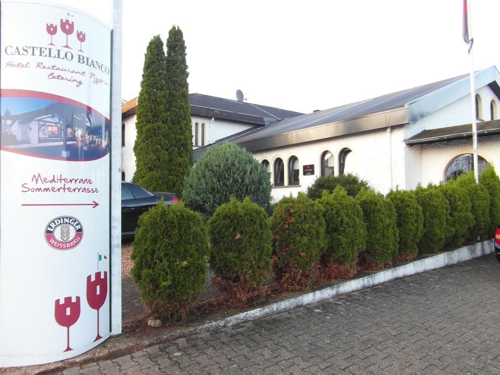 Castello Bianco Hotel Wadern Bagian luar foto