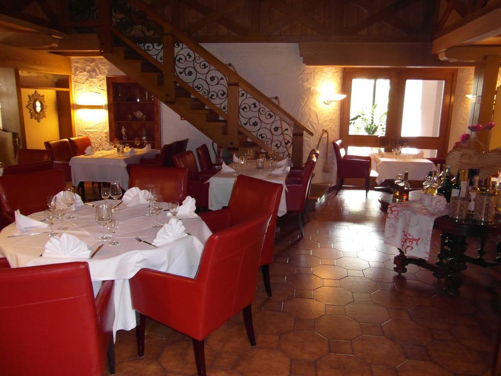 Castello Bianco Hotel Wadern Bagian luar foto