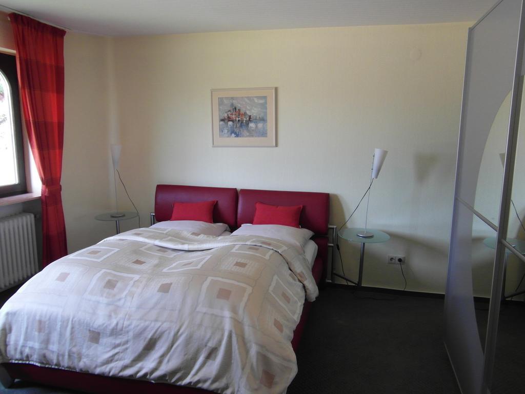 Castello Bianco Hotel Wadern Bagian luar foto