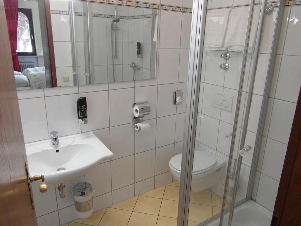 Castello Bianco Hotel Wadern Bagian luar foto