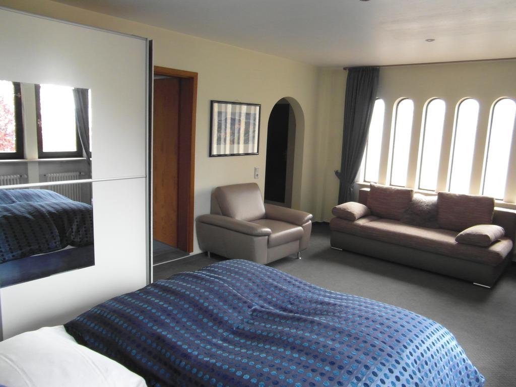 Castello Bianco Hotel Wadern Bagian luar foto