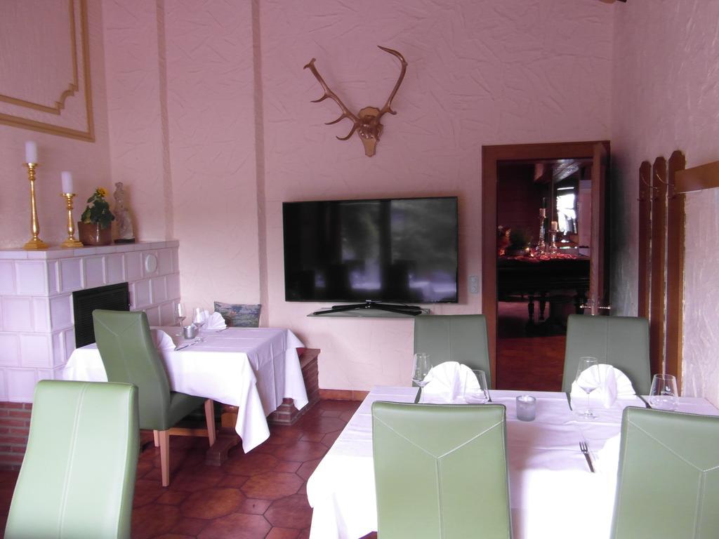 Castello Bianco Hotel Wadern Bagian luar foto