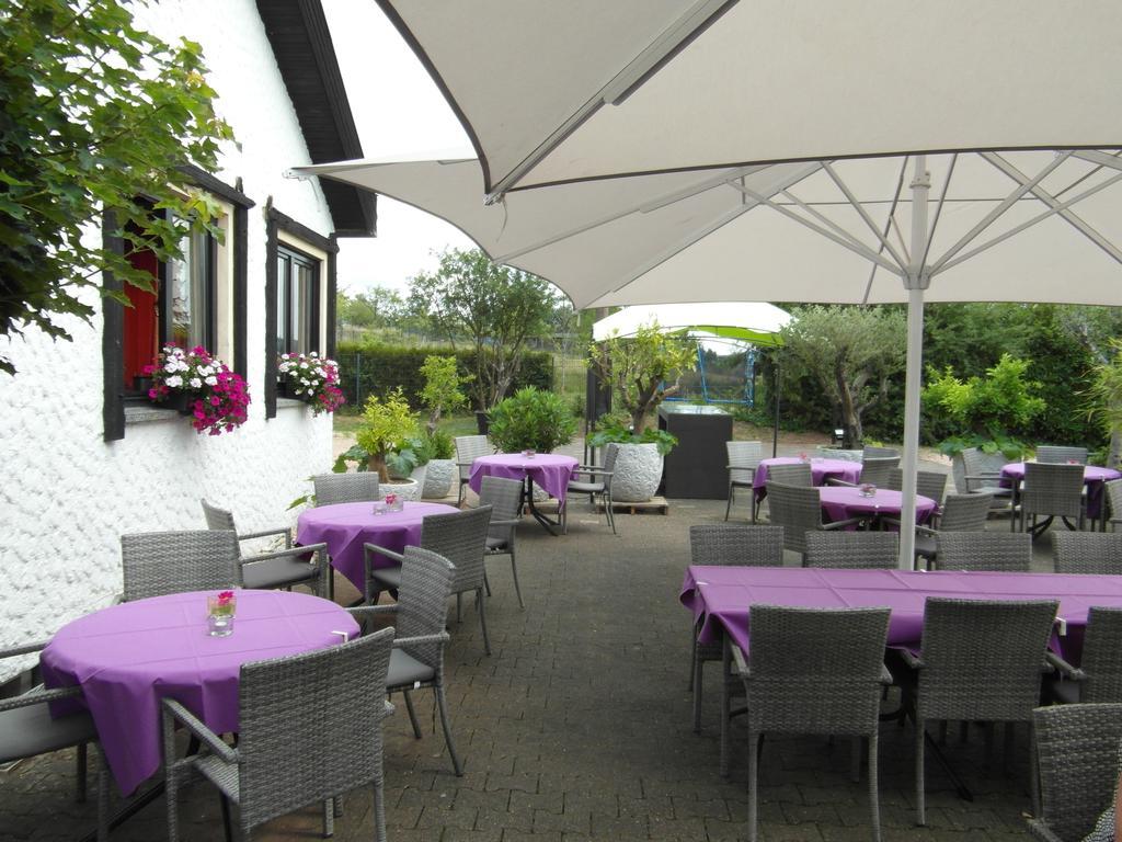 Castello Bianco Hotel Wadern Bagian luar foto