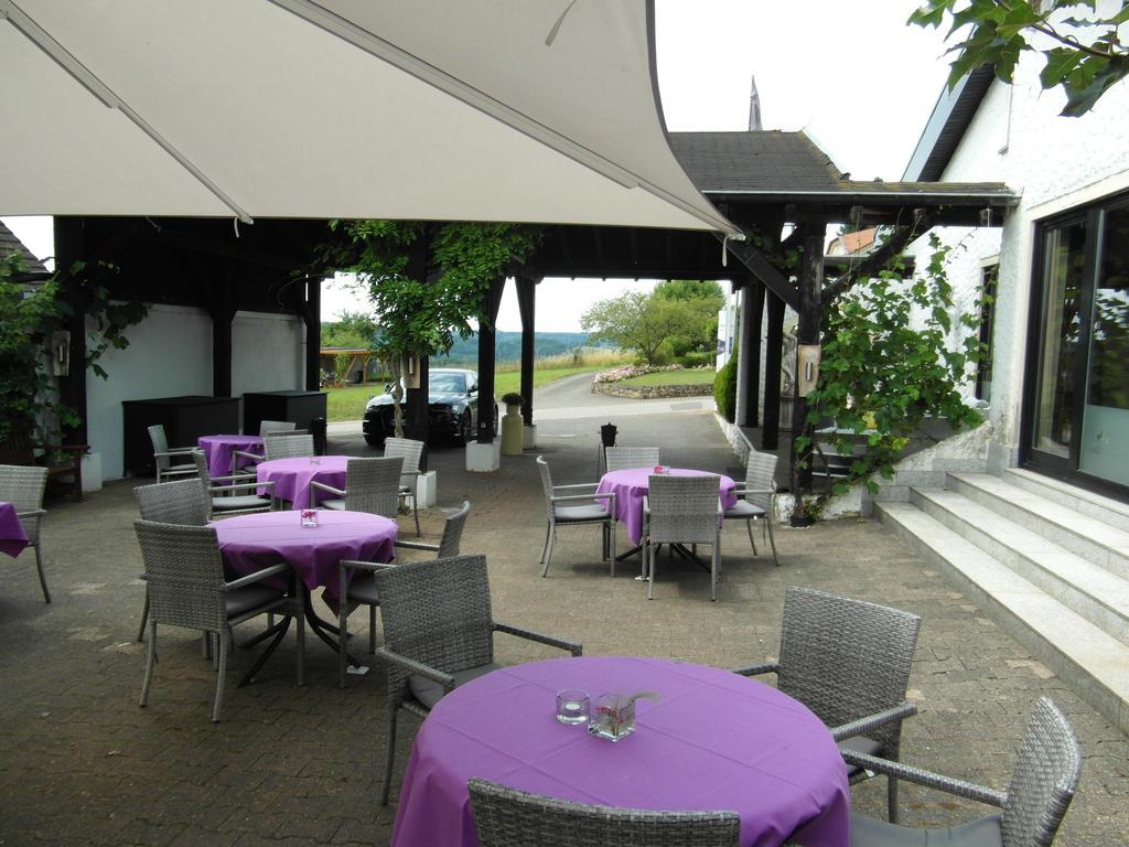 Castello Bianco Hotel Wadern Bagian luar foto